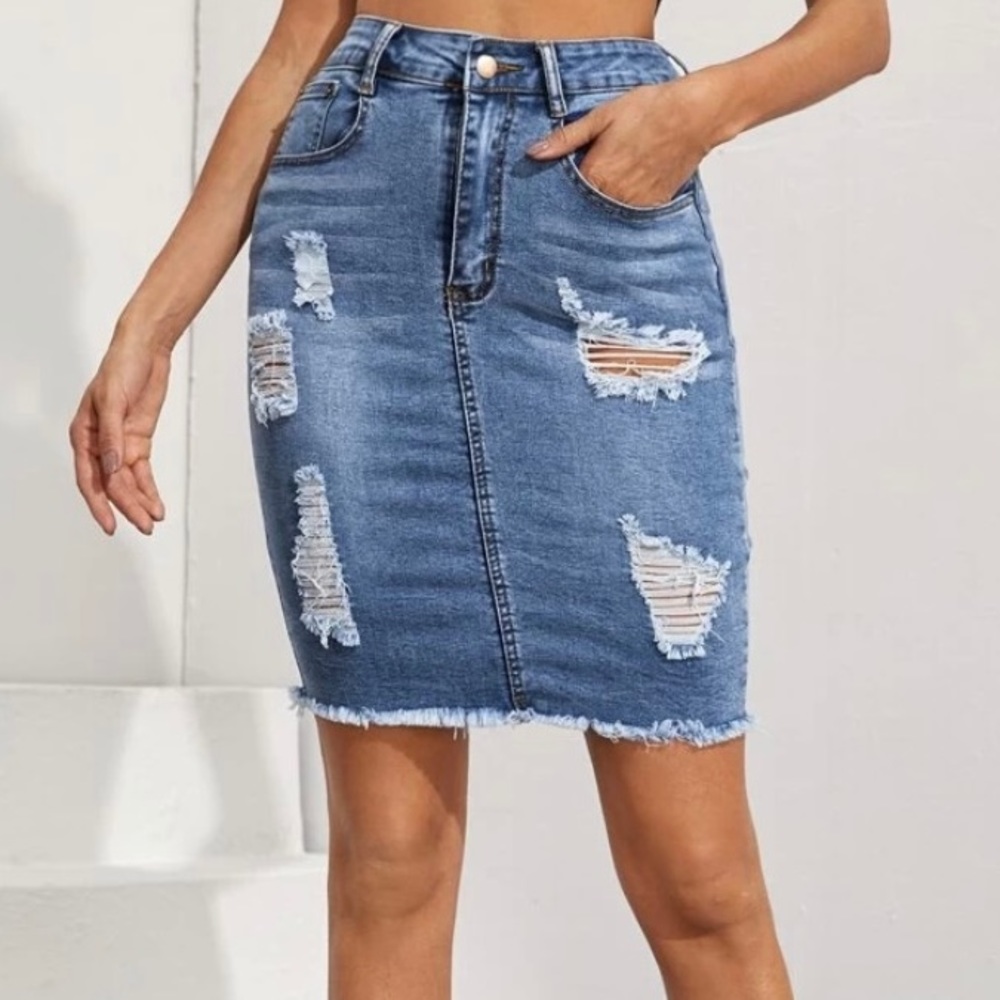 Super cute denim mini skirt!